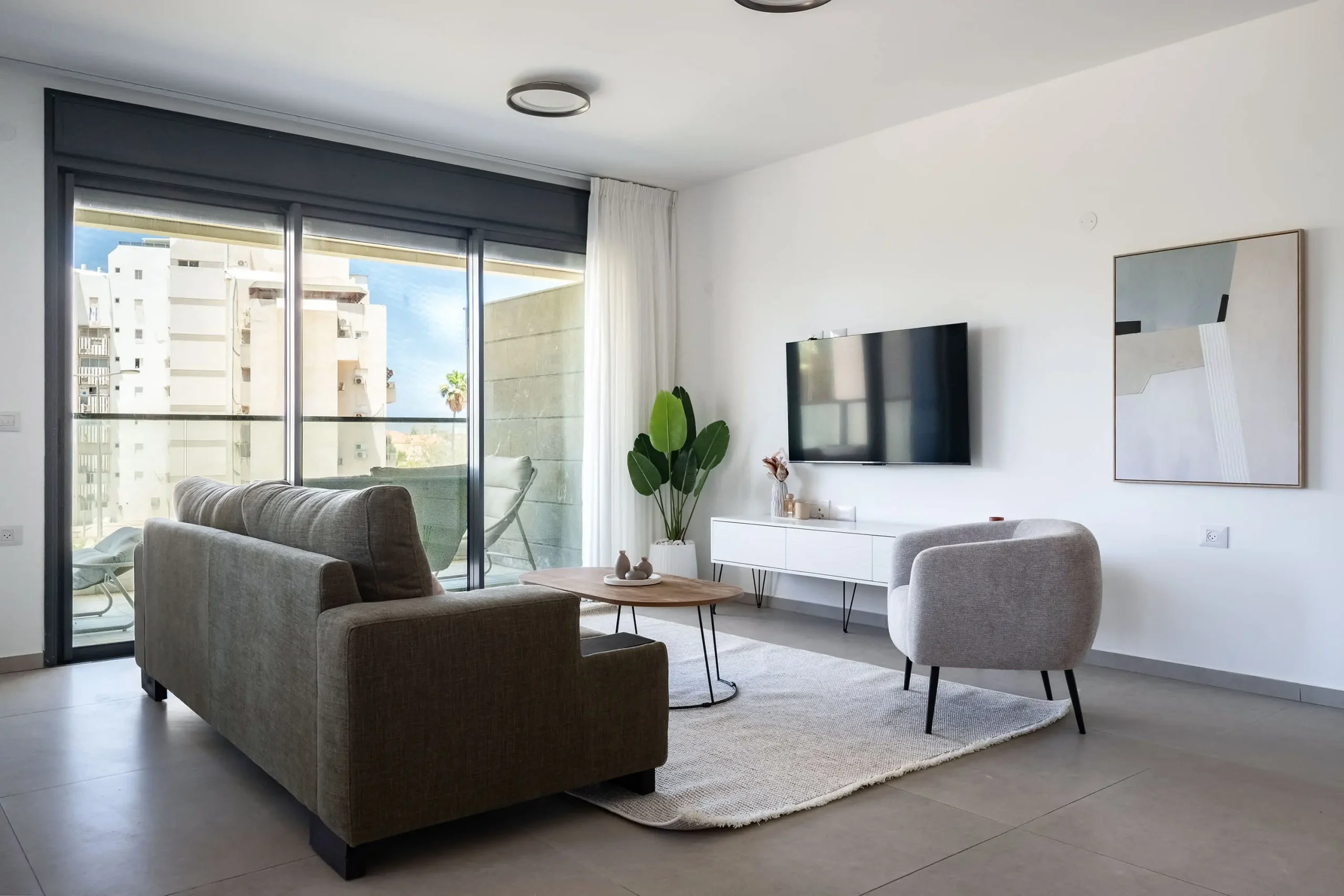 Luxury 4BR Apartment with Private Balcony, City Views & Mamad in Bat Yam